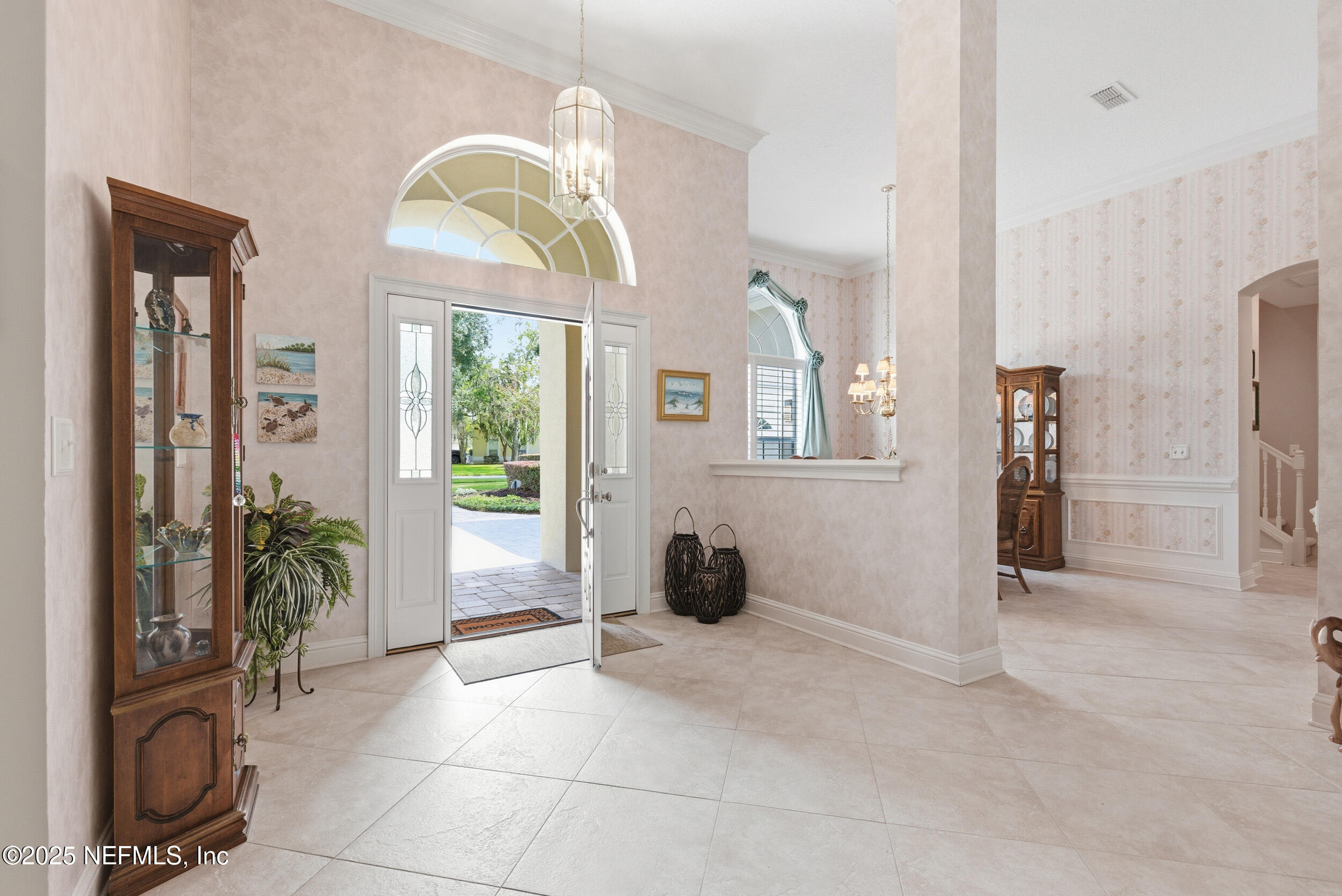10044 Vineyard Lake Road East Jacksonville, FL 32256 - Photo 6 of 34 a view of a entryway with furniture