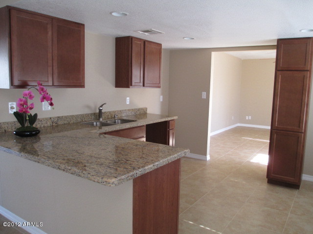1502 West Escuda Road Phoenix, AZ 85027 - Photo 3 of 12 Granite Slab Countertops & Breakfast Bar