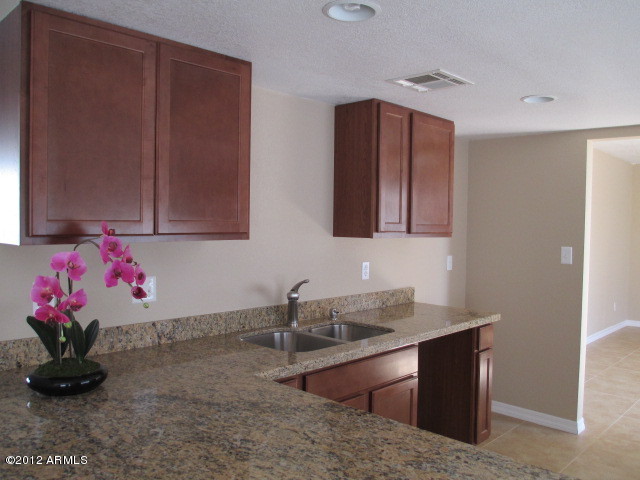 1502 West Escuda Road Phoenix, AZ 85027 - Photo 4 of 12 Kitchen