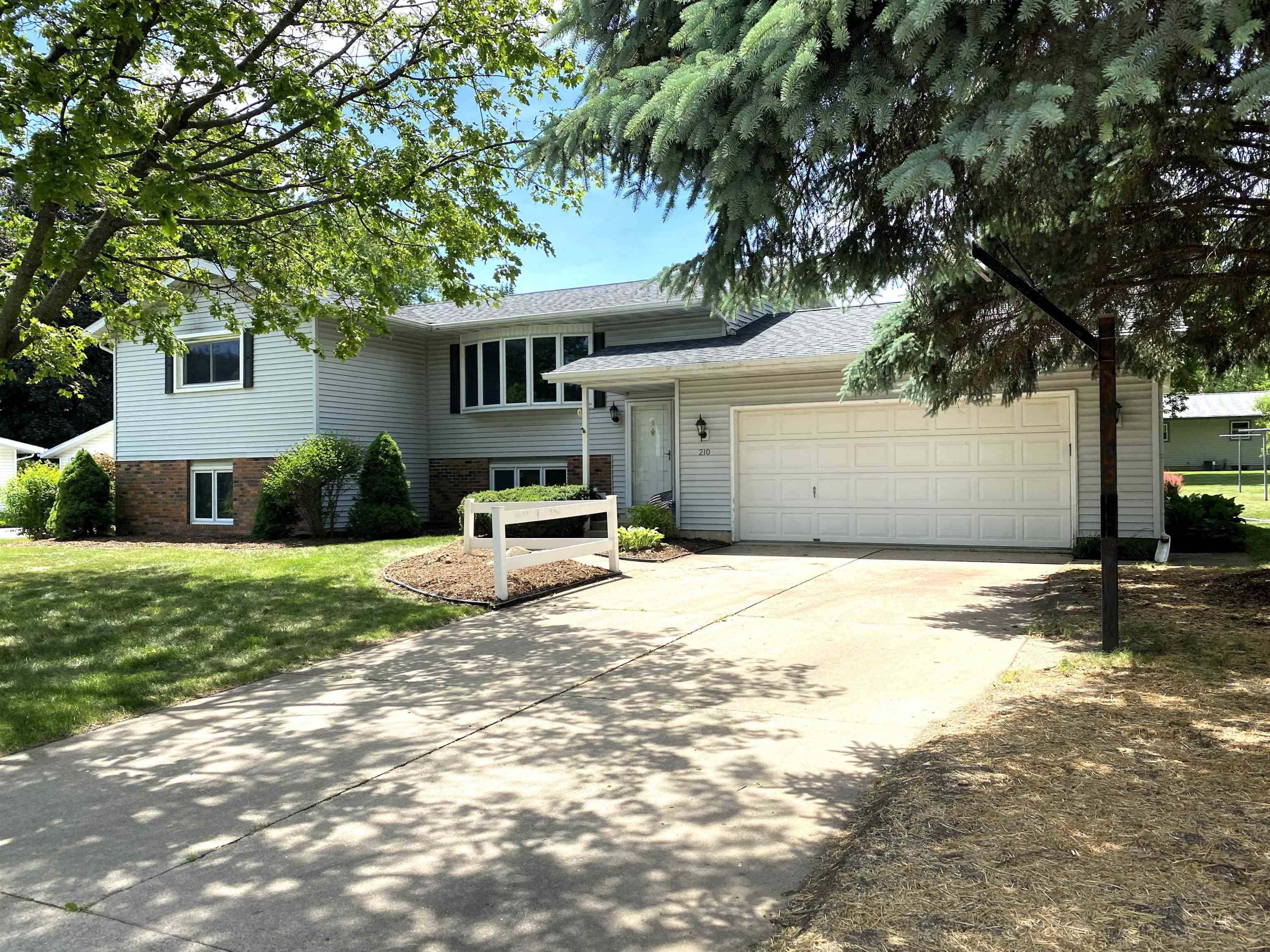 210 Avalon Road Columbus, WI 53925 - Photo 4 of 69