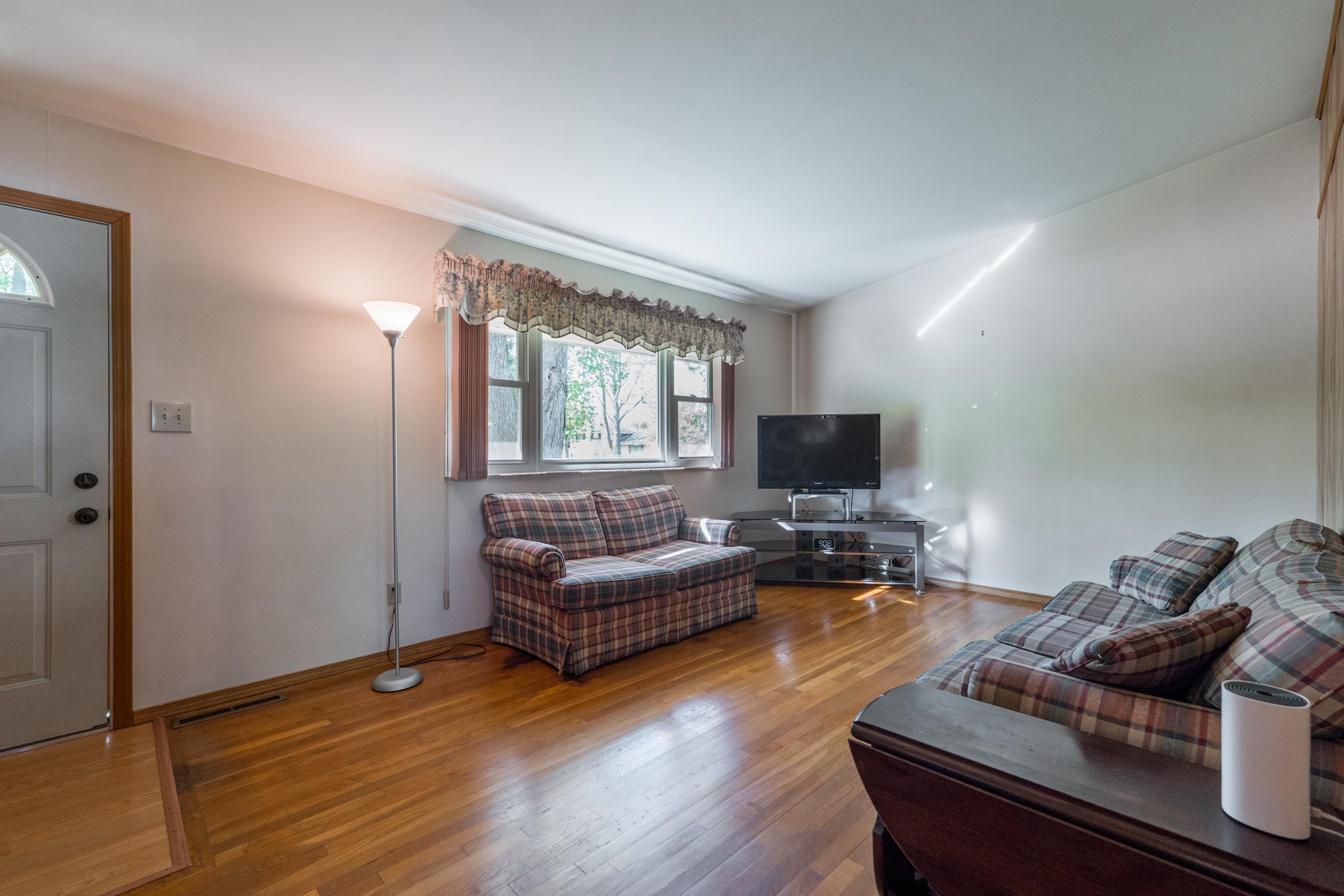 1372 Thurell Road Columbus, OH 43229 - Photo 6 of 57 Real Wood Floors