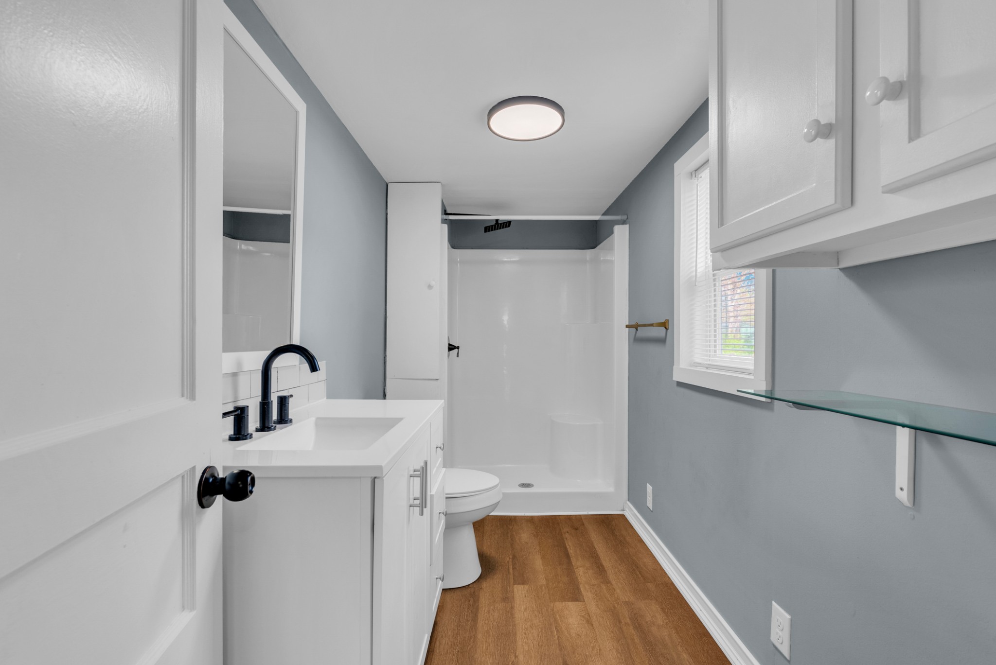 320 West King Street Morrison, TN 37357 - Photo 17 of 29 a bathroom with a sink and mirror