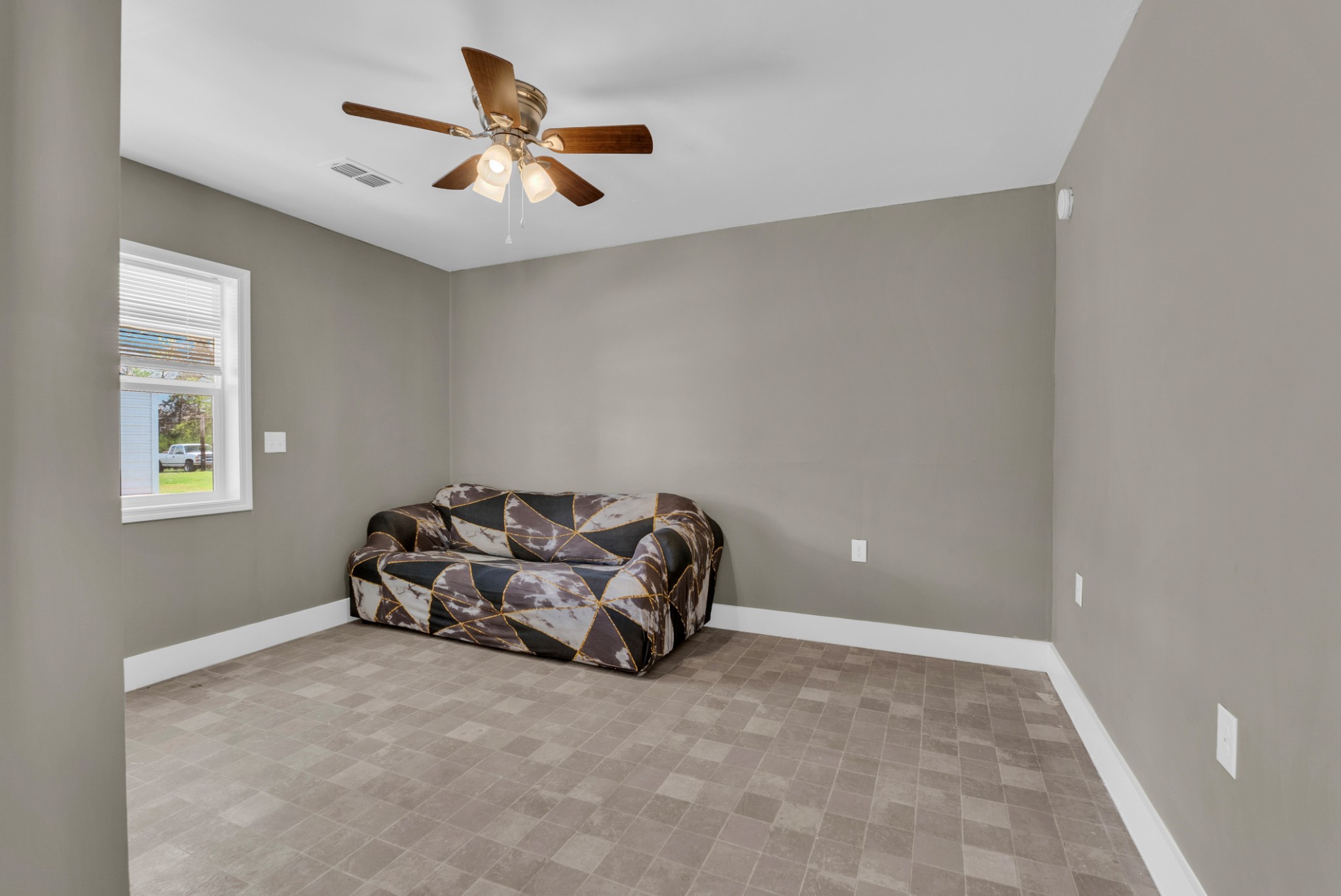 320 West King Street Morrison, TN 37357 - Photo 20 of 29 a living room with furniture
