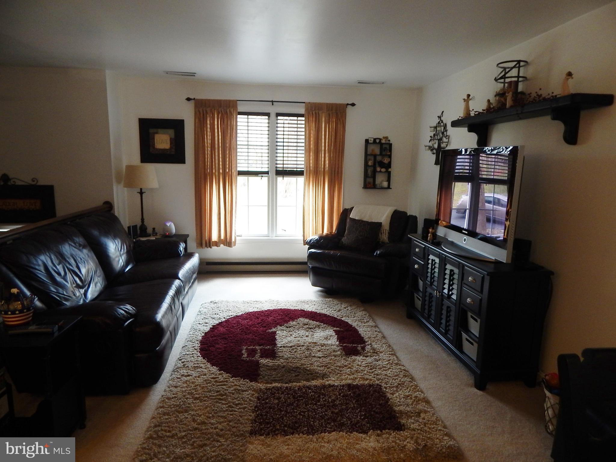 6053 Hill Road St. Leonard, MD 20685 - Photo 5 of 28 Living Room