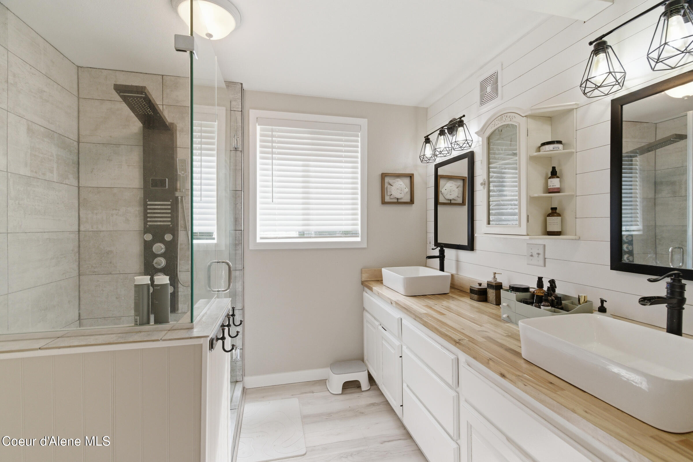 15876 South Skeel Gulch Road Cataldo, ID 83810 - Photo 23 of 64 Bathrooom 1