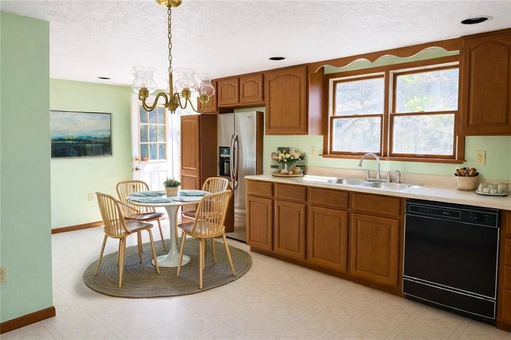 242 Stone Quarry Road Monaca, PA 15061 - Photo 6 of 41