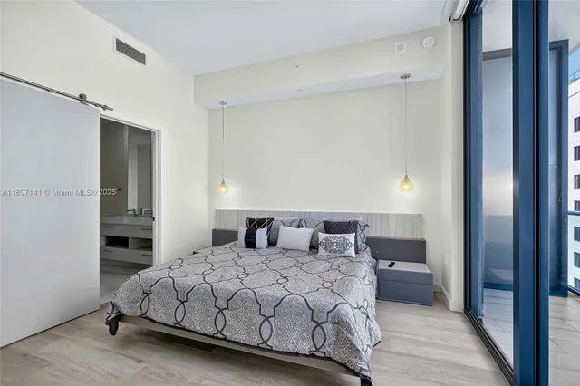 $7,800 | 55 Southwest 9th Street, Unit 4301, Miami, FL 33130