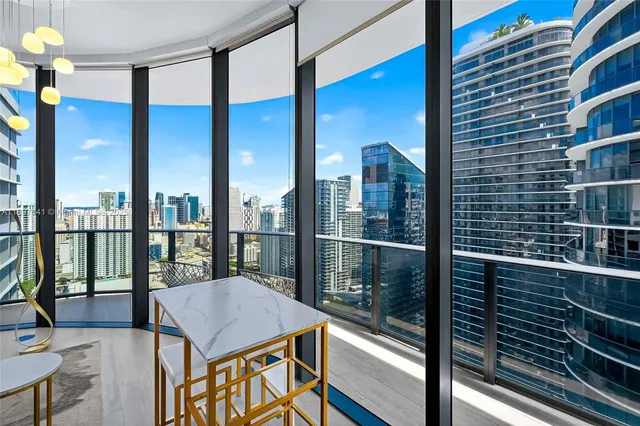 $7,800 | 55 Southwest 9th Street, Unit 4301, Miami, FL 33130