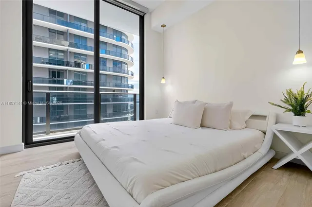 $7,800 | 55 Southwest 9th Street, Unit 4301, Miami, FL 33130