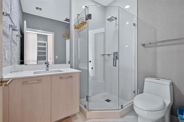 $7,800 | 55 Southwest 9th Street, Unit 4301, Miami, FL 33130