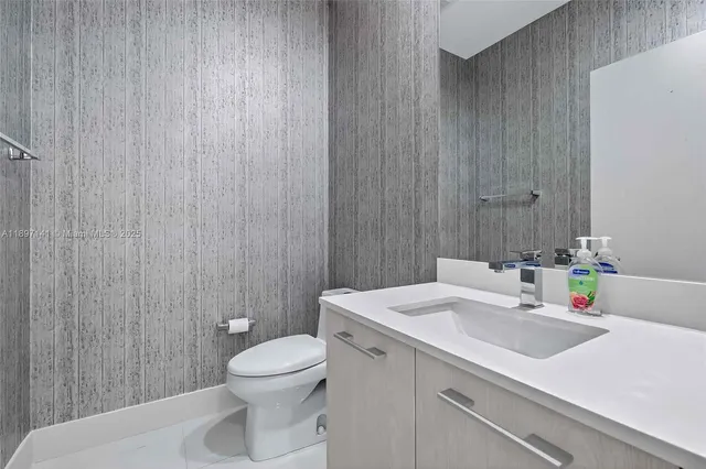 $7,800 | 55 Southwest 9th Street, Unit 4301, Miami, FL 33130