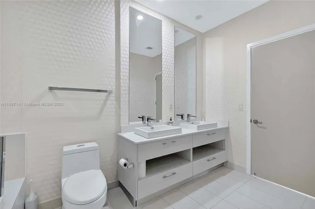 $7,800 | 55 Southwest 9th Street, Unit 4301, Miami, FL 33130