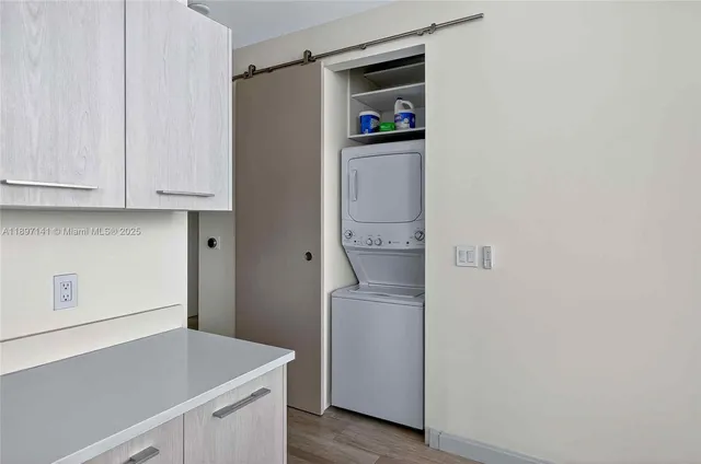 $7,800 | 55 Southwest 9th Street, Unit 4301, Miami, FL 33130