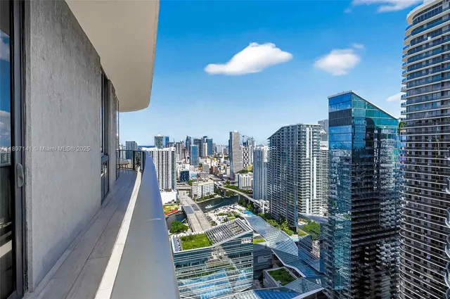 $7,800 | 55 Southwest 9th Street, Unit 4301, Miami, FL 33130