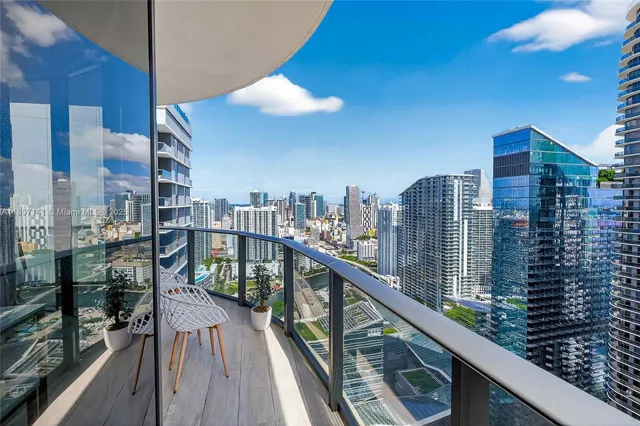 $7,800 | 55 Southwest 9th Street, Unit 4301, Miami, FL 33130