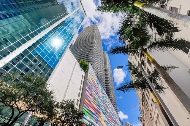 $7,800 | 55 Southwest 9th Street, Unit 4301, Miami, FL 33130