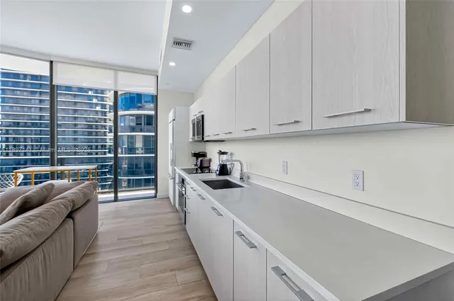 $7,800 | 55 Southwest 9th Street, Unit 4301, Miami, FL 33130