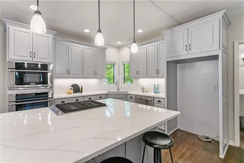 $750,000 | 5255 West 129th Terrace, Leawood, KS 66209