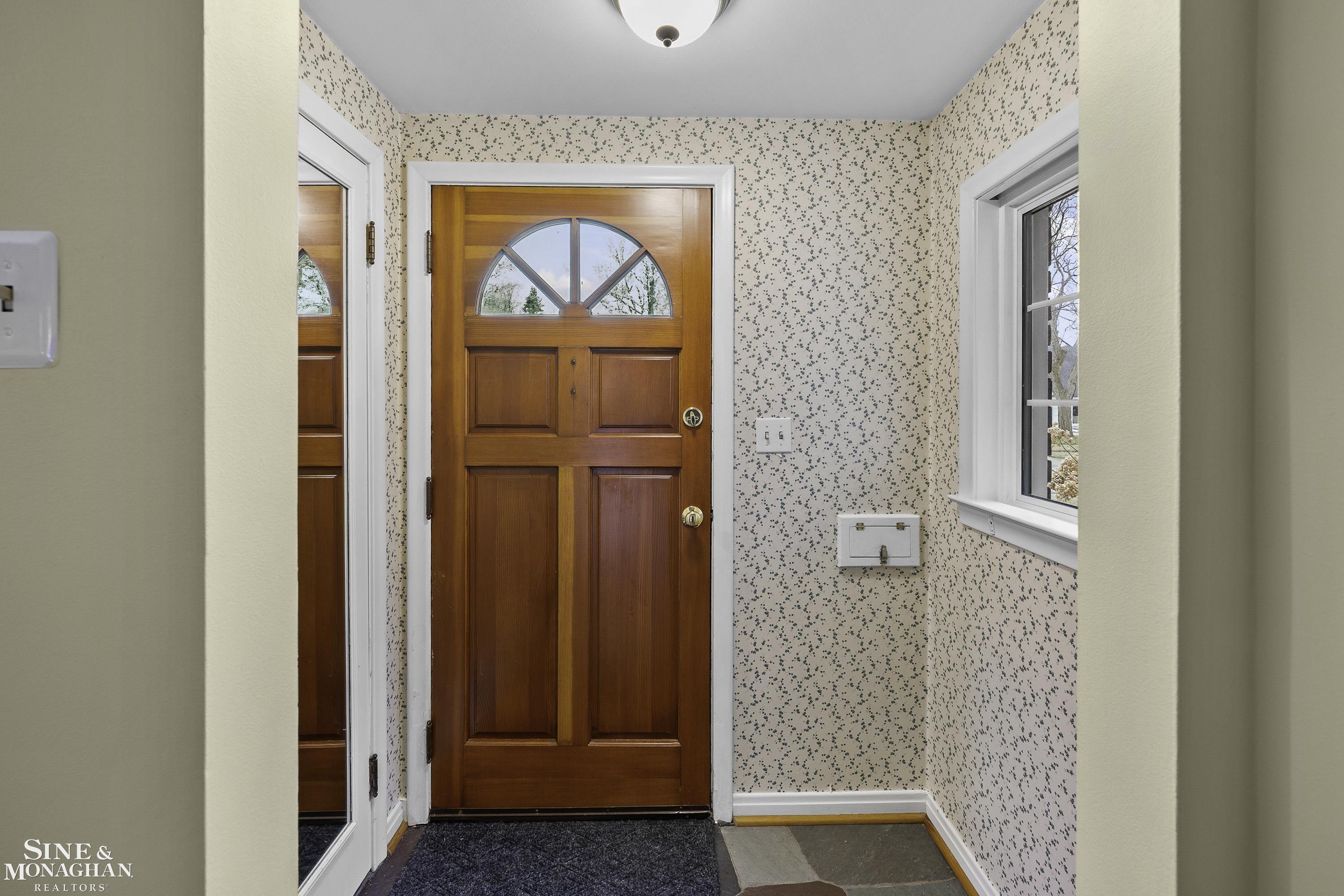 612 Hawthorne Road Grosse Pointe Woods, MI 48236 - Photo 4 of 51