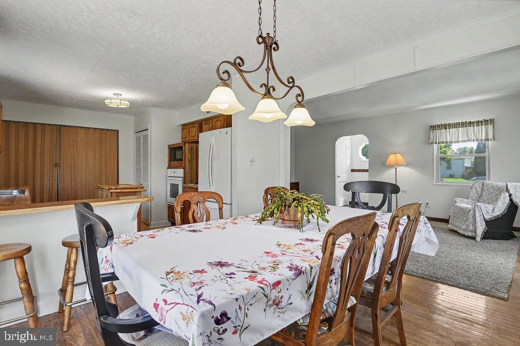 900 Garnet Road Wilmington, DE 19804 - Photo 6 of 32 Charming dining space with natural light.