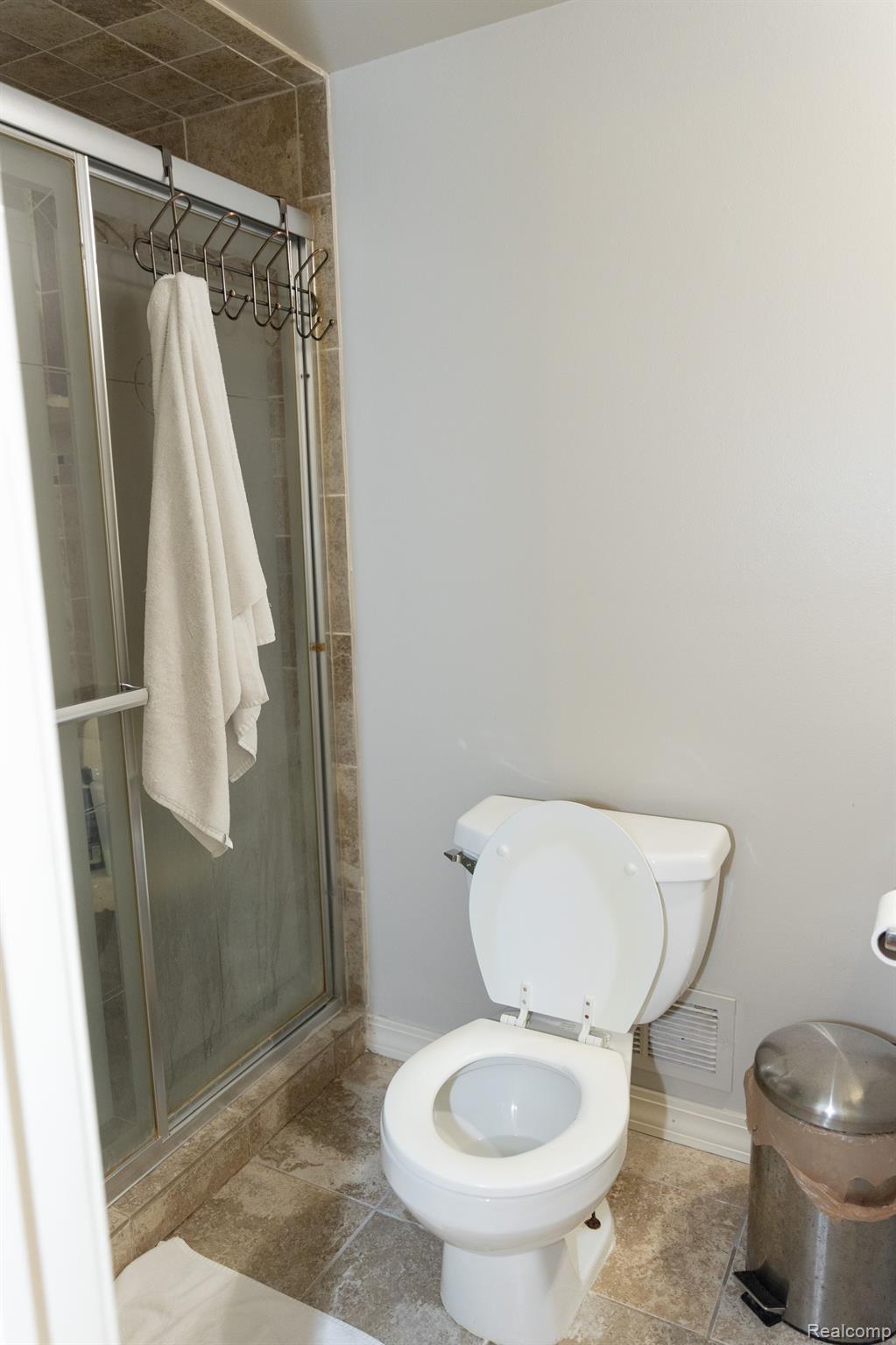 25934 Branchaster Road Farmington, MI 48336 - Photo 19 of 28 Gallery Image 19