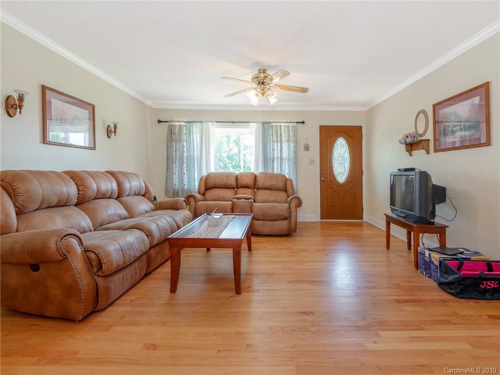 4333 Jenkins Road Blacksburg, SC 29702 - Photo 3 of 23
