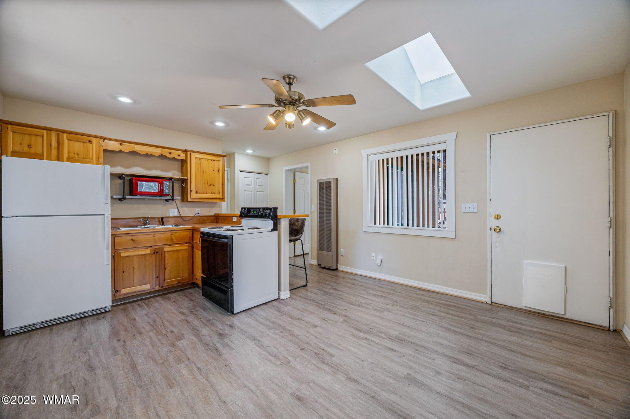 24 North Woodland Road Lakeside, AZ 85929 - Photo 21 of 37 Guest House Living Kitchen