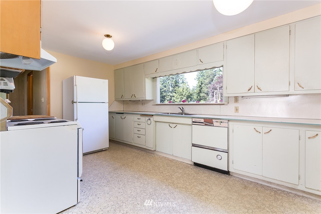 1063 West Axton Road Bellingham, WA 98226 - Photo 11 of 40