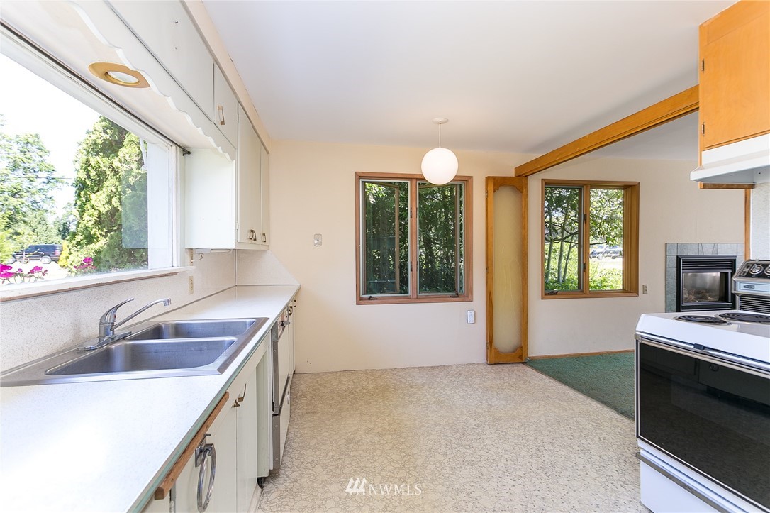 1063 West Axton Road Bellingham, WA 98226 - Photo 12 of 40