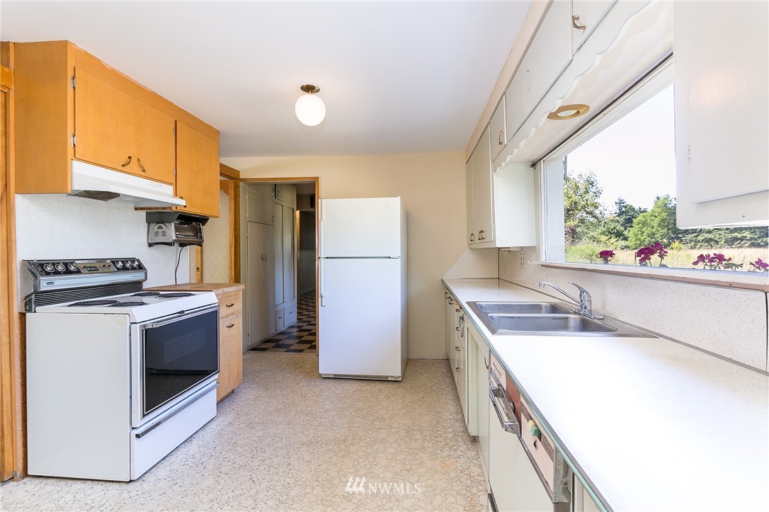 1063 West Axton Road Bellingham, WA 98226 - Photo 13 of 40