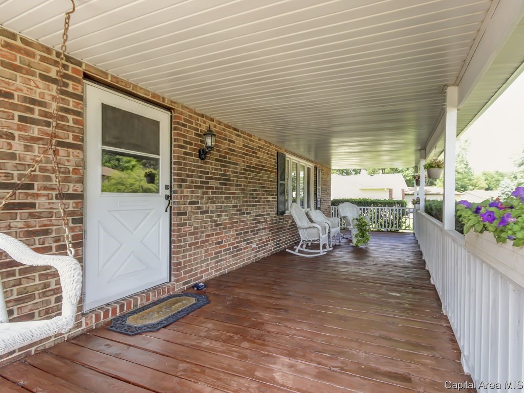 71 Ramblewood Road Chatham, IL 62629 - Photo 3 of 33 Gallery Image 3