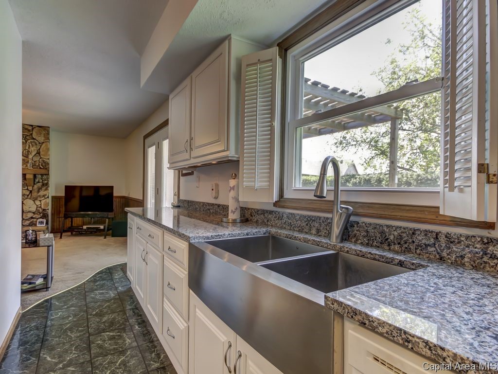 71 Ramblewood Road Chatham, IL 62629 - Photo 8 of 33 Gallery Image 8