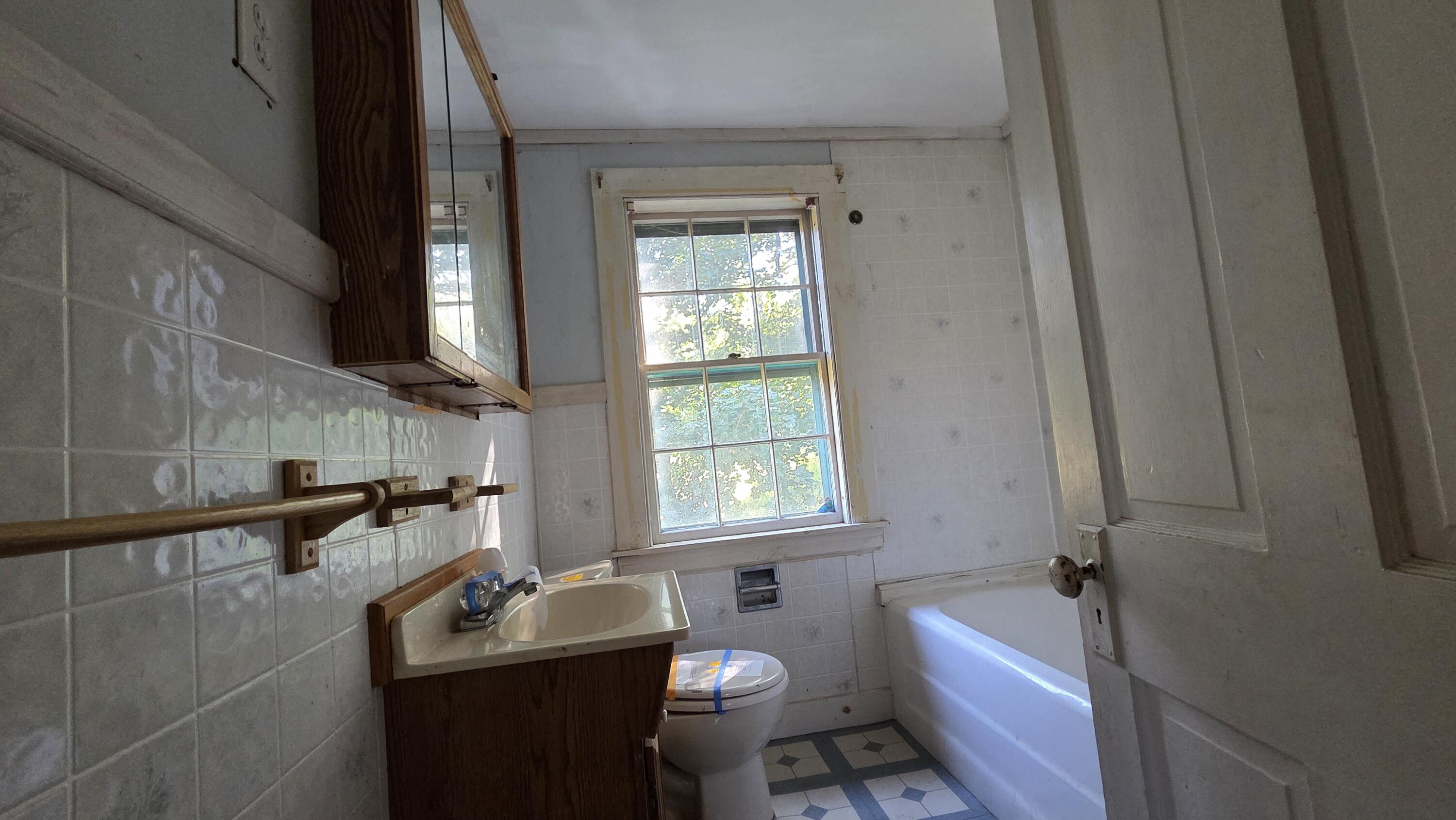 195 River Road Bucksport, ME 04416 - Photo 15 of 32 Full bath