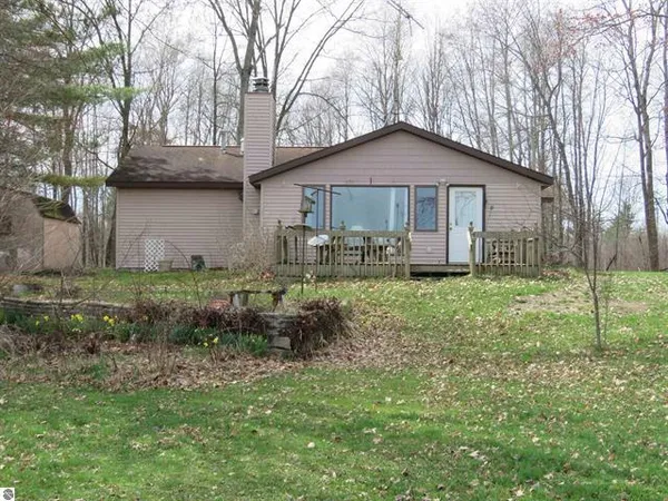 $259,900 | 7861 South Dyer Lake Drive, Falmouth, MI 49632