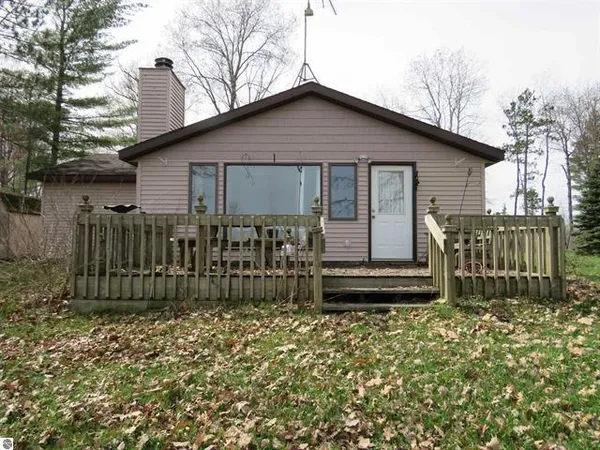 $259,900 | 7861 South Dyer Lake Drive, Falmouth, MI 49632