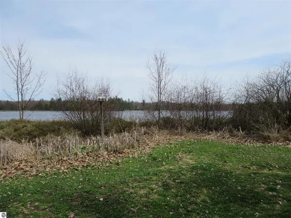$259,900 | 7861 South Dyer Lake Drive, Falmouth, MI 49632