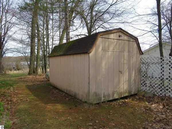 $259,900 | 7861 South Dyer Lake Drive, Falmouth, MI 49632