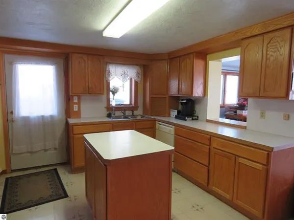 $259,900 | 7861 South Dyer Lake Drive, Falmouth, MI 49632