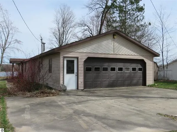 $259,900 | 7861 South Dyer Lake Drive, Falmouth, MI 49632