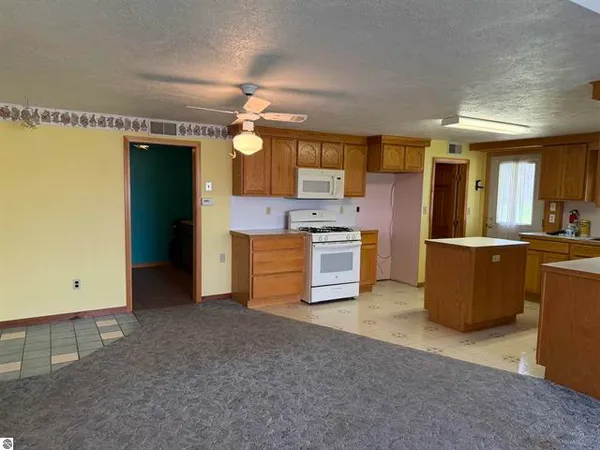 $259,900 | 7861 South Dyer Lake Drive, Falmouth, MI 49632