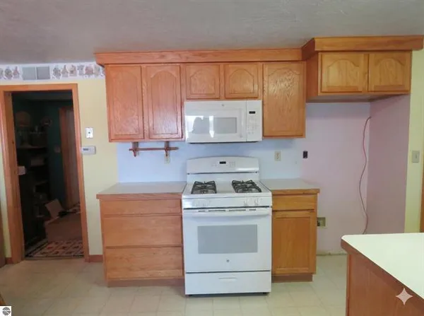$259,900 | 7861 South Dyer Lake Drive, Falmouth, MI 49632