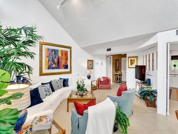 $2,500 | 1155 Reef Road, Unit B2, Vero Beach, FL 32963