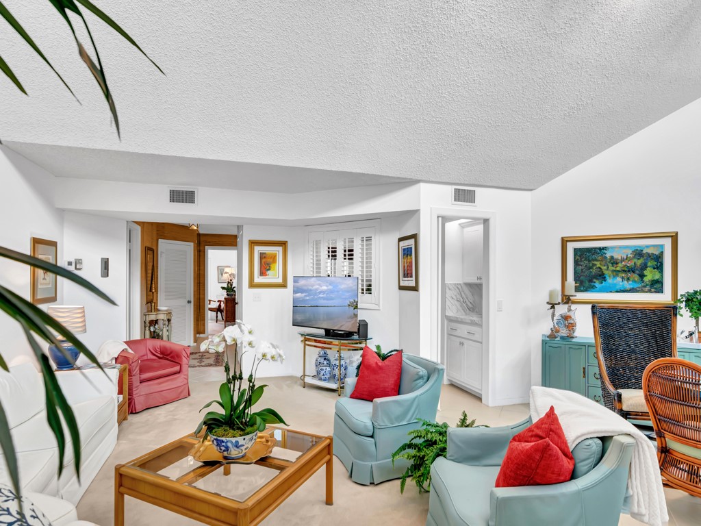 1155 Reef Road, Unit B2 Vero Beach, FL 32963 - Photo 5 of 32 a living room with furniture and a potted plant