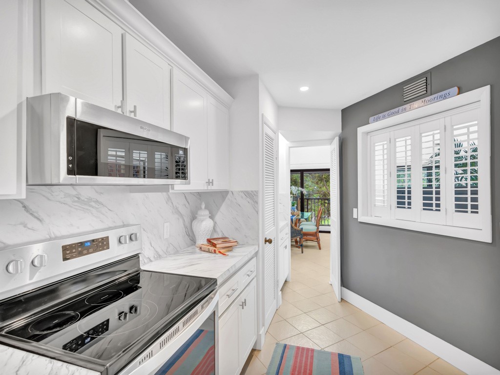1155 Reef Road, Unit B2 Vero Beach, FL 32963 - Photo 6 of 32 a kitchen with a stove and a microwave