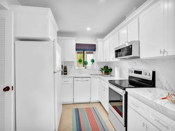 $2,500 | 1155 Reef Road, Unit B2, Vero Beach, FL 32963