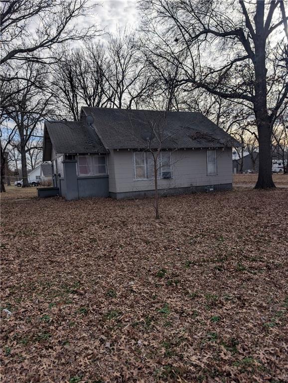 300 South 1st Street Sheldon, MO 64784 - Photo 4 of 5