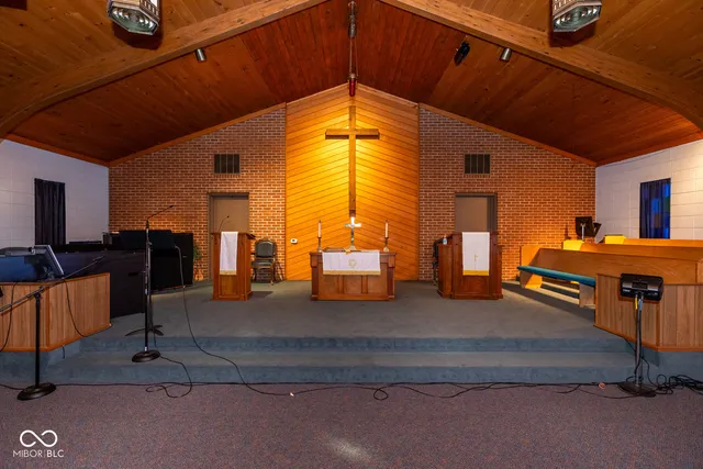 $799,900 | 6145 North 400 West, Fairland, IN 46126