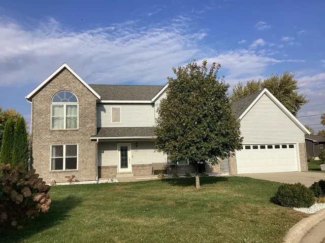 $374,900 | 119 Hall Lane, Alden, MN 56009