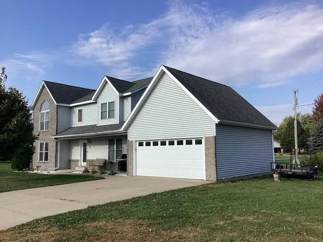 $374,900 | 119 Hall Lane, Alden, MN 56009