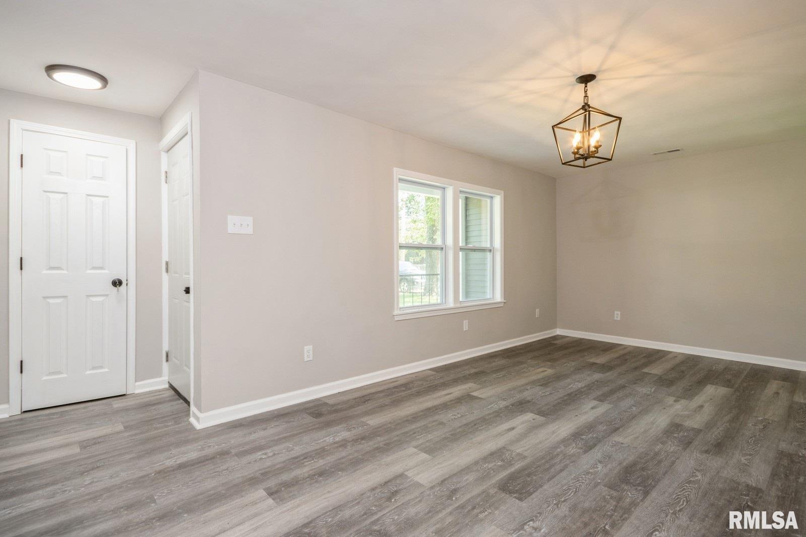 2889 North 25th Street Decatur, IL 62526 - Photo 3 of 15